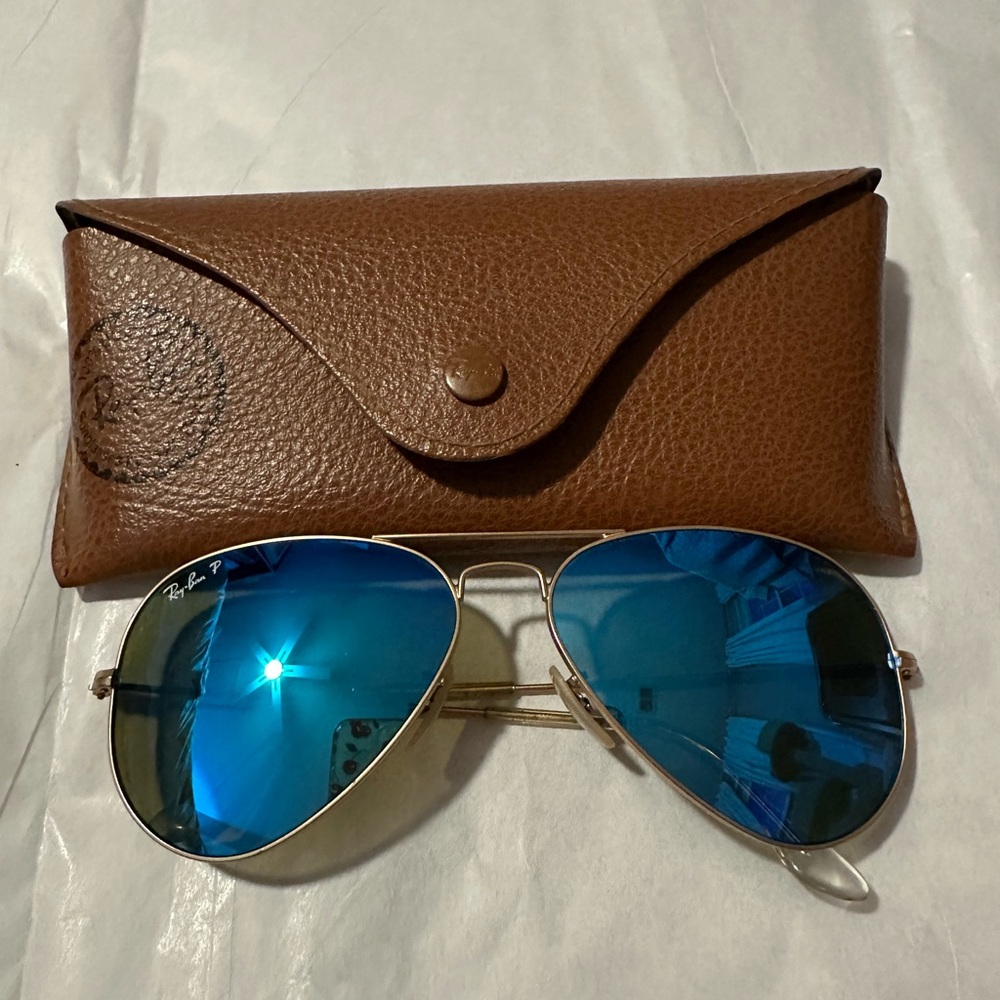 AUTHENTIC Ray-Ban RB3025Aviator Sunglasses w/Gold Frame and Blue Mirrored Lenses